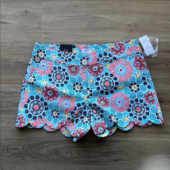 Crown and Ivy blue floral shorts scalloped hem front and back pockets size 8 - Picture 2 of 10